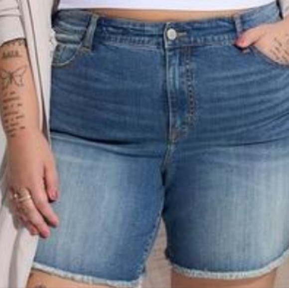 Torrid high rise Bermuda jean shorts - Picture 4 of 4